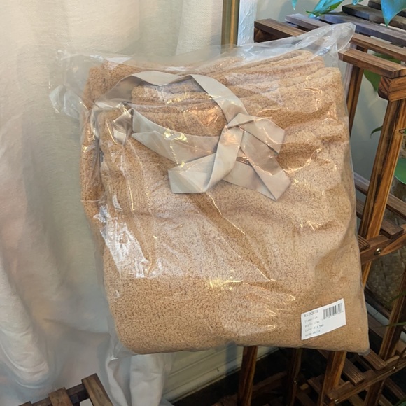 Eloquii Plus Size Satin Tie Detail Jogger Pant - Picture 3 of 5